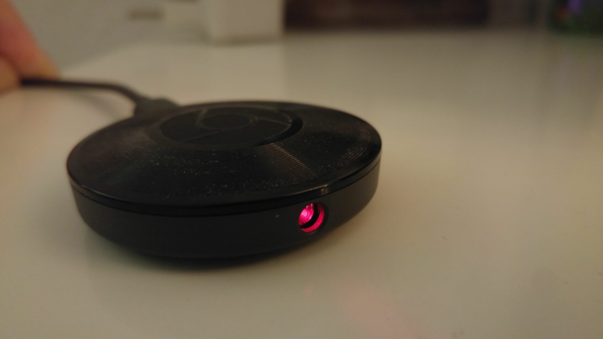 Der Chromecast-Audio und sein optischer und analoger Ausgang für eine Box.
