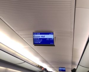 Im neuen ICE3 sind auch wieder Monitore im Fahrgastraum angebracht um aktuelle Fahrtinformationen anzuzeigen.