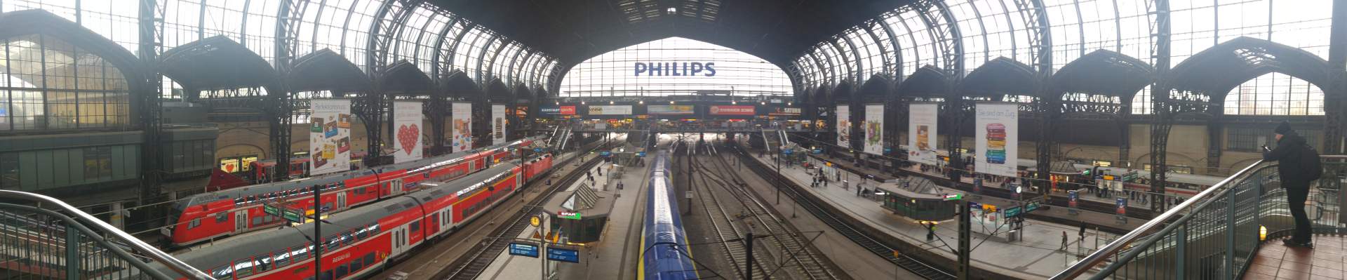 Ein- und Ausgang zu Bahnhöfen in den Niederlanden nur mit gültigem Ticket